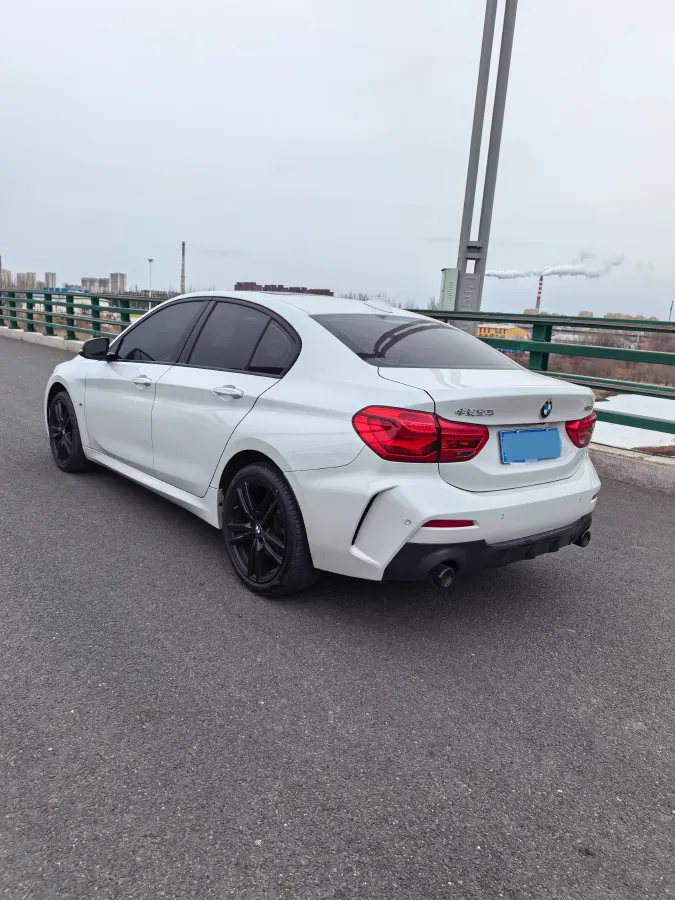 2022 BMW 1 Series 2.0T 192HP L4 7DCT,autocango,china used car exporter,china ev exporter,chinese used car exporter,chinese used ev exporter