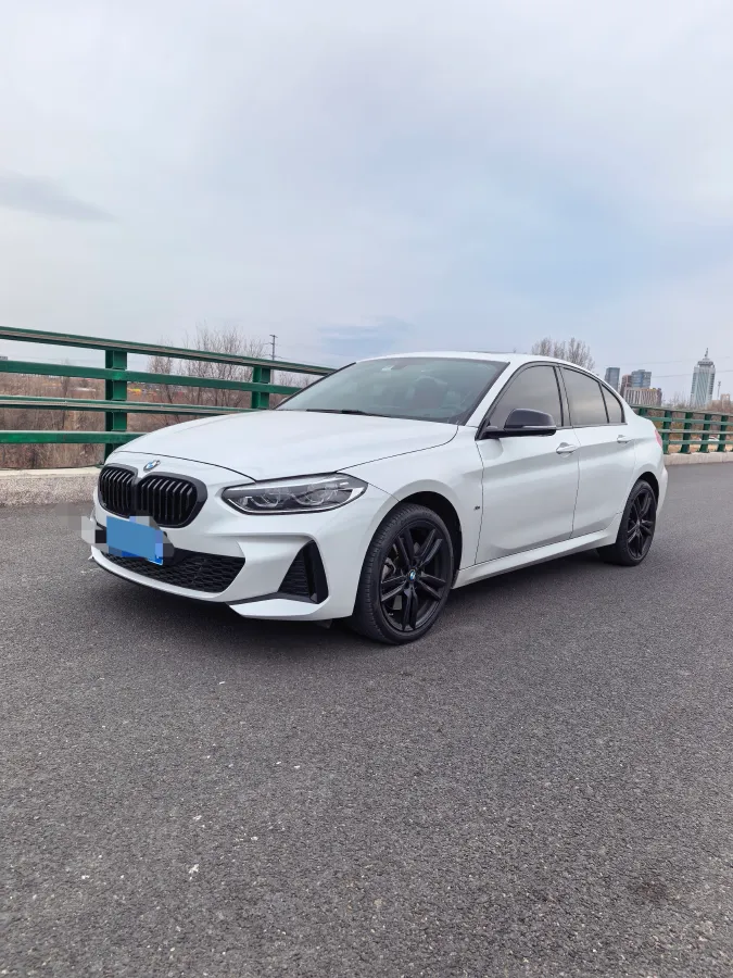 2022 BMW 1 Series 2.0T 192HP L4 7DCT,autocango,china used car exporter,china ev exporter,chinese used car exporter,chinese used ev exporter