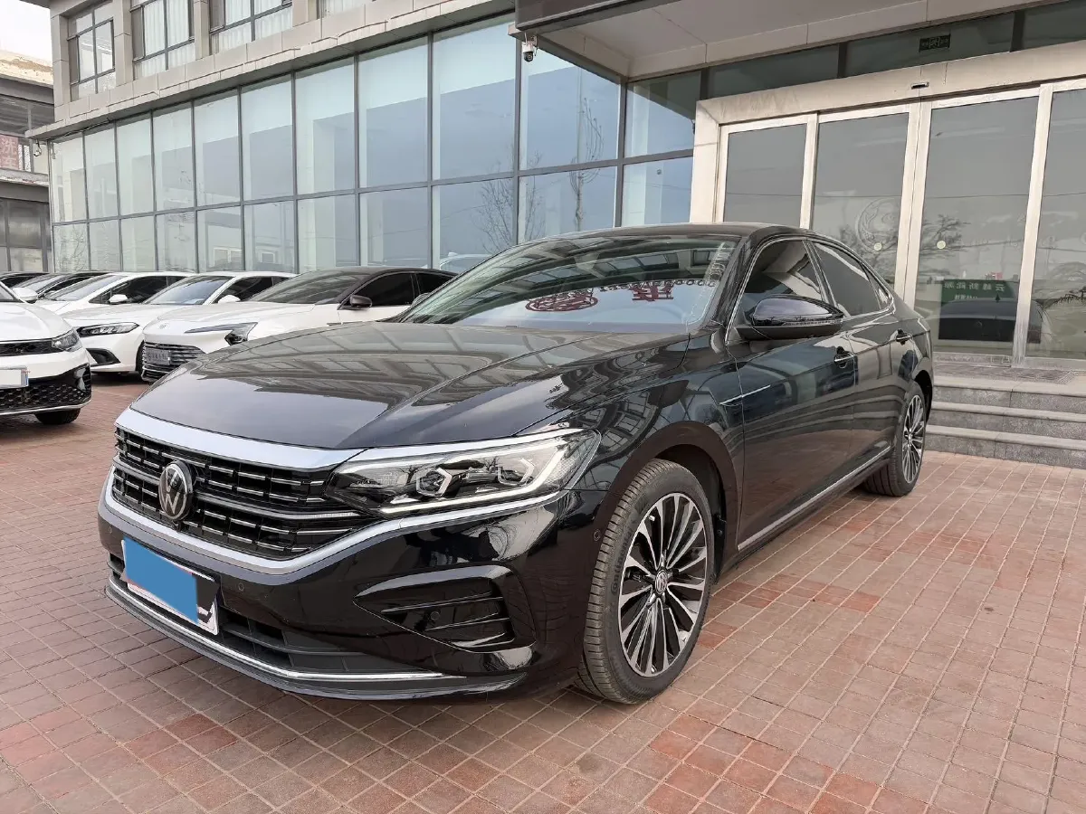 2024 Volkswagen Passat 2.0T 220HP L4 7DCT,autocango,china used car exporter,china ev exporter,chinese used car exporter,chinese used ev exporter