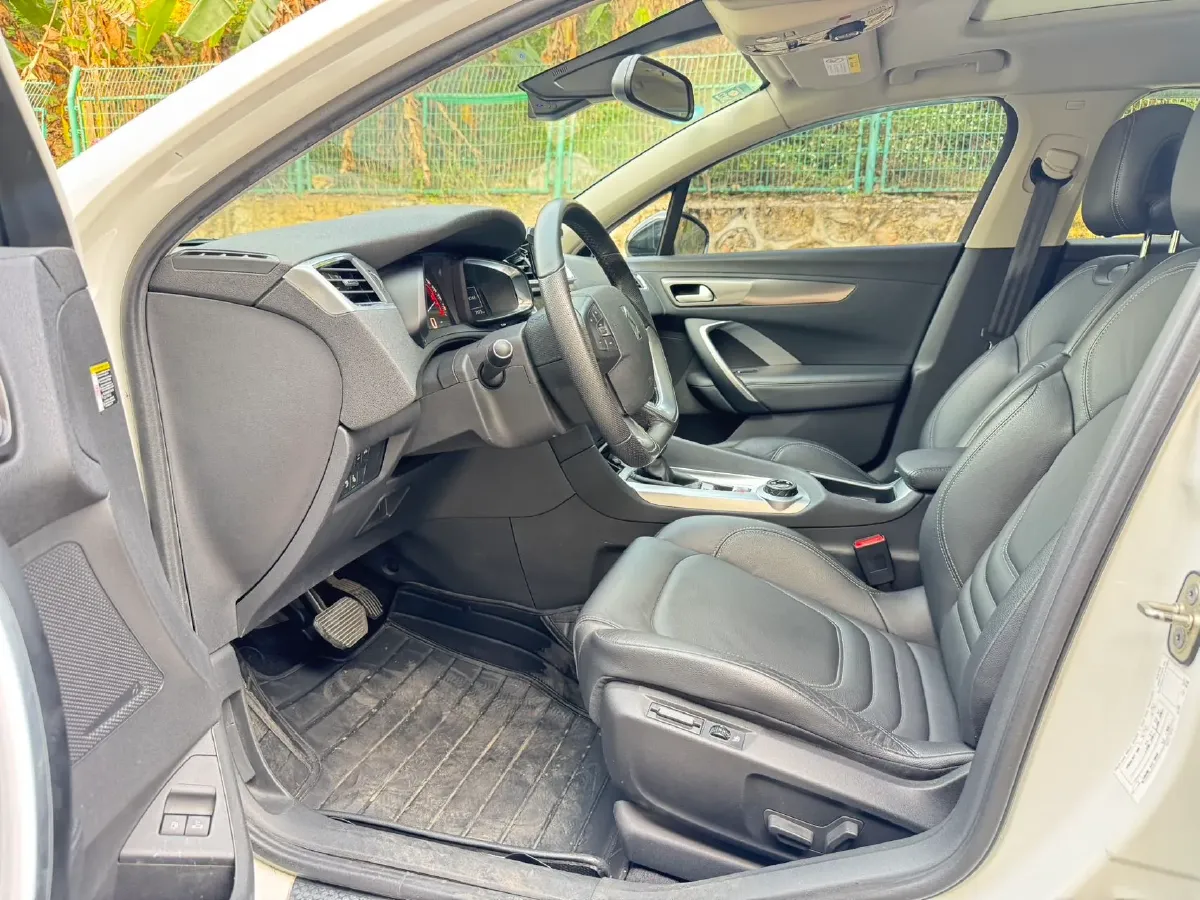 2017 DS 6 1.6T 167HP L4 6AT,autocango,china used car exporter,china ev exporter,chinese used car exporter,chinese used ev exporter