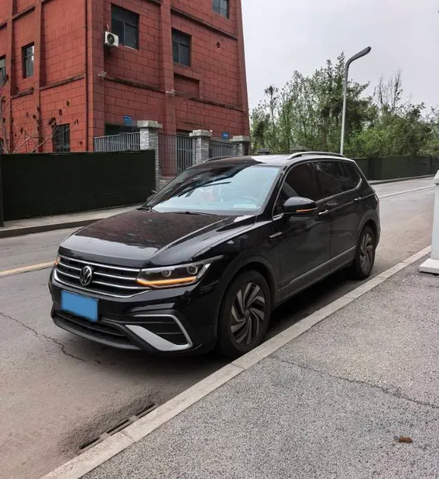 2023 Volkswagen Tiguan L 1.5T 160HP L4 7DCT,autocango,china used car exporter,china ev exporter,chinese used car exporter,chinese used ev exporter