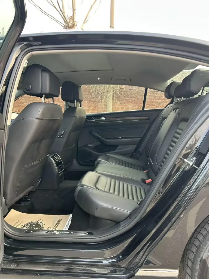 2018 Volkswagen Magotan 1.8T 180HP L4 7DCT,autocango,china used car exporter,china ev exporter,chinese used car exporter,chinese used ev exporter