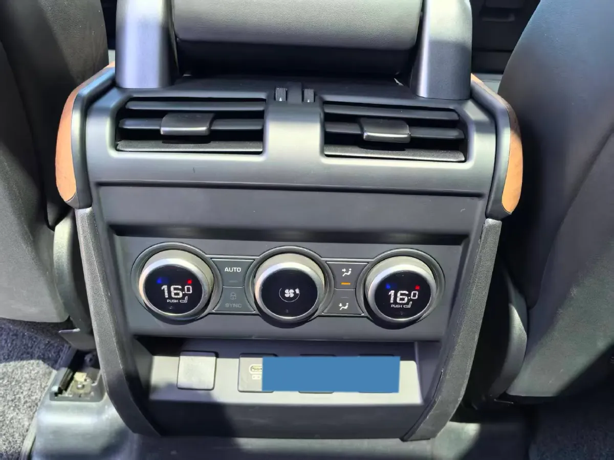 2024 Land Rover Defender 3.0T 400HP L6 8AT,autocango,china used car exporter,china ev exporter,chinese used car exporter,chinese used ev exporter