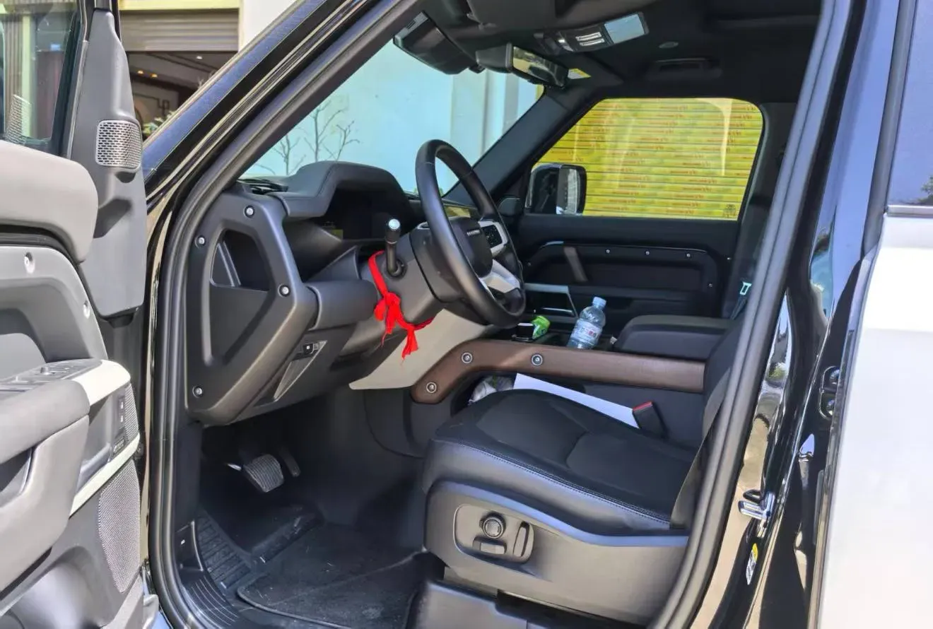 2024 Land Rover Defender 3.0T 400HP L6 8AT,autocango,china used car exporter,china ev exporter,chinese used car exporter,chinese used ev exporter