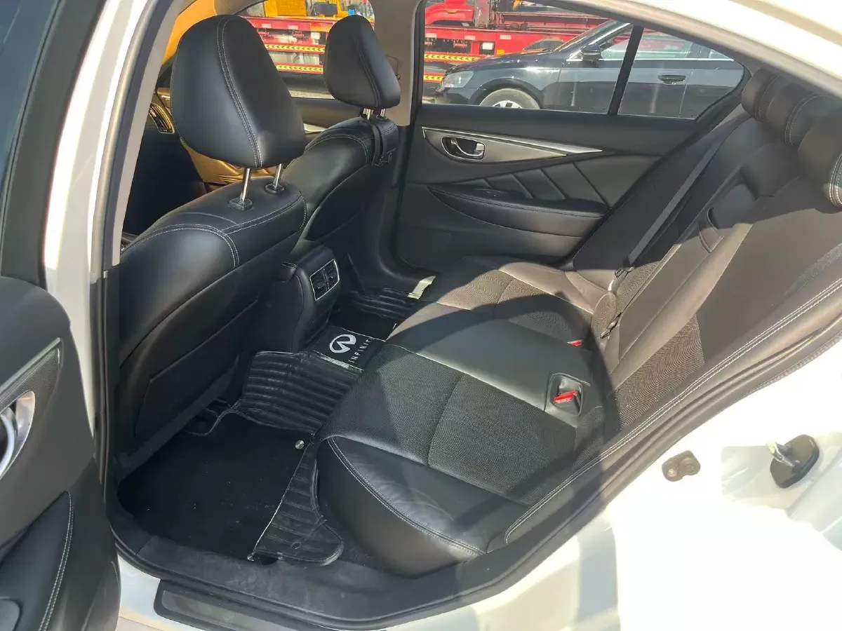 2018 Jeep Grand Commander 2.0T 265HP L4 9AT,autocango,china used car exporter,china ev exporter,chinese used car exporter,chinese used ev exporter