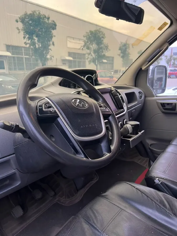 2018 MAXUS XinTu V80 2.5T 136HP L4 6MT,autocango,china used car exporter,china ev exporter,chinese used car exporter,chinese used ev exporter