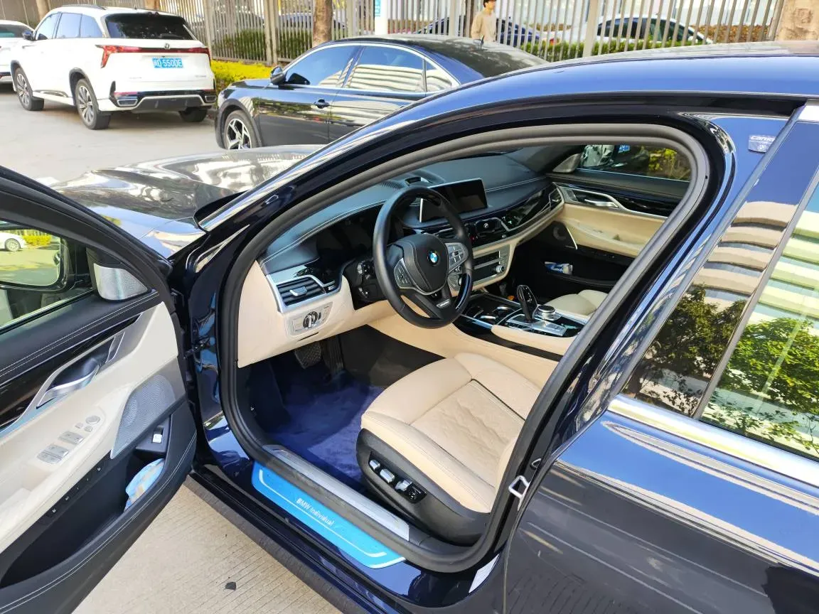 2019 BMW 7 Series 3.0T 340HP L6 8AT,autocango,china used car exporter,china ev exporter,chinese used car exporter,chinese used ev exporter