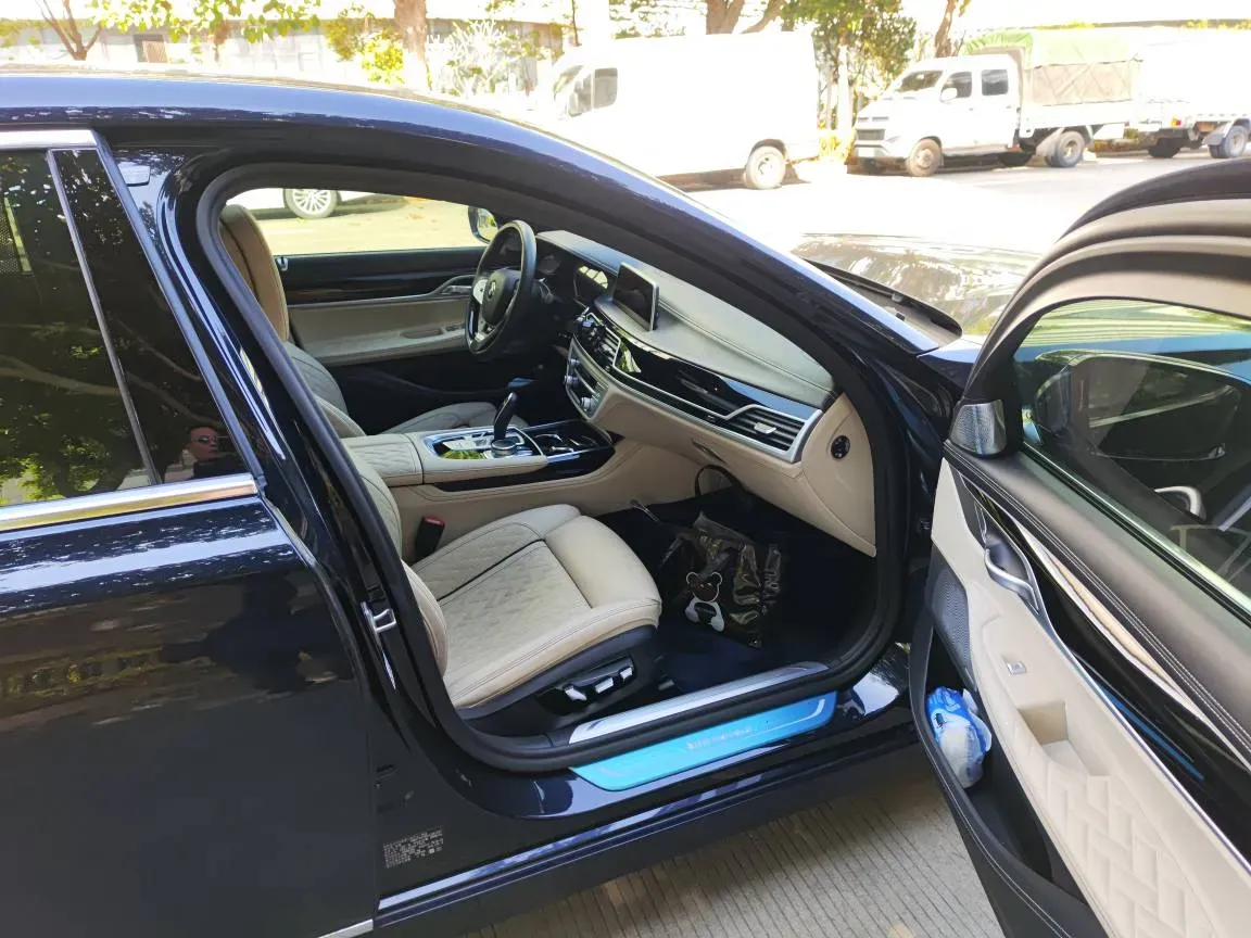 2019 BMW 7 Series 3.0T 340HP L6 8AT,autocango,china used car exporter,china ev exporter,chinese used car exporter,chinese used ev exporter