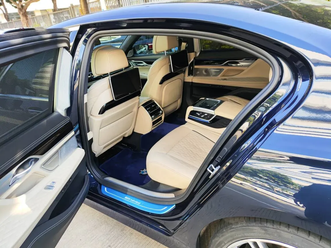 2019 BMW 7 Series 3.0T 340HP L6 8AT,autocango,china used car exporter,china ev exporter,chinese used car exporter,chinese used ev exporter