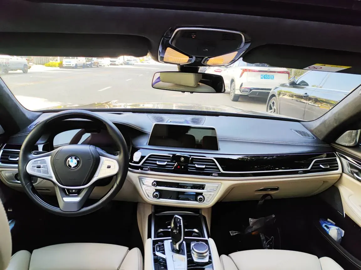 2019 BMW 7 Series 3.0T 340HP L6 8AT,autocango,china used car exporter,china ev exporter,chinese used car exporter,chinese used ev exporter