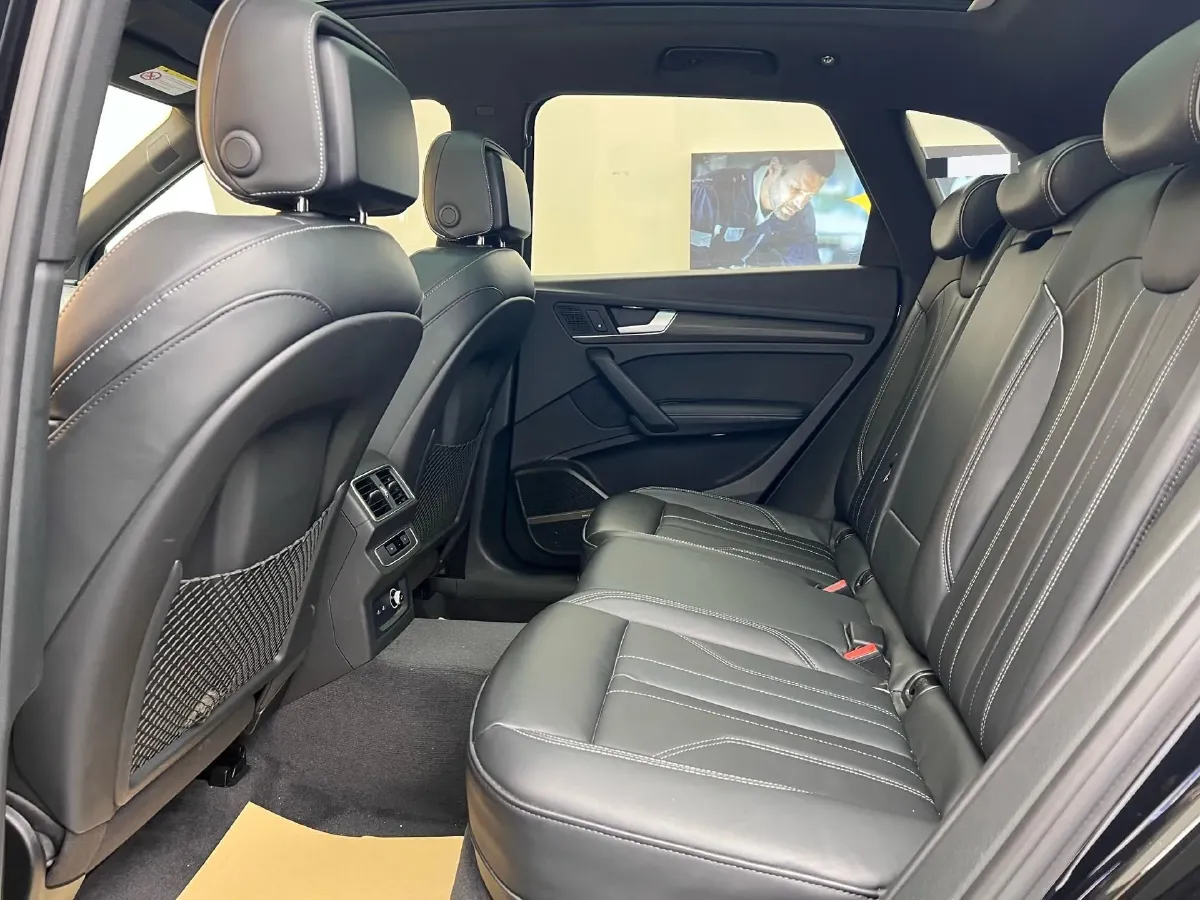 2022 Audi Q5L 2.0T 252HP L4 7DCT,autocango,china used car exporter,china ev exporter,chinese used car exporter,chinese used ev exporter