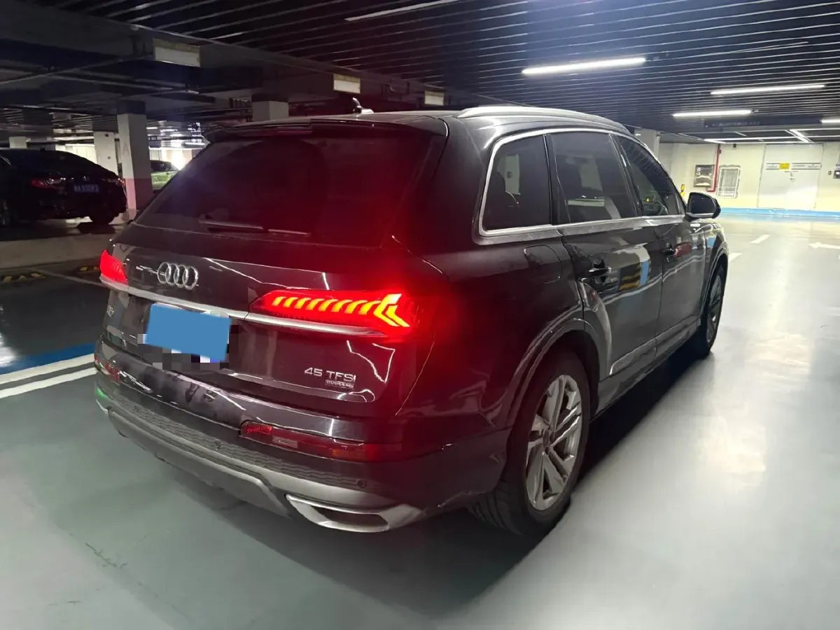 2021 Audi Q7 2.0T 245HP L4 8AT,autocango,china used car exporter,china ev exporter,chinese used car exporter,chinese used ev exporter
