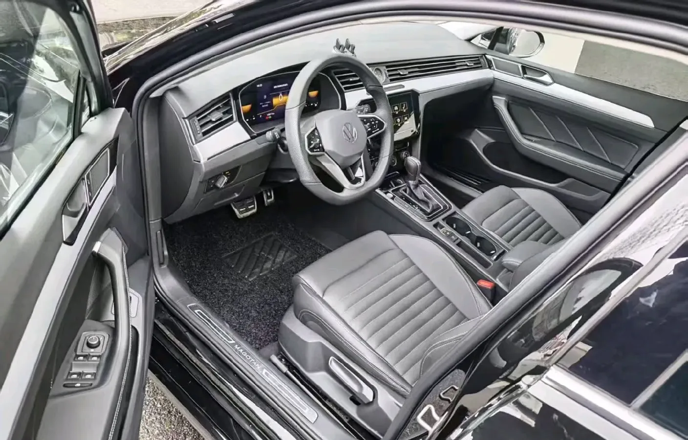 2025 Volkswagen Magotan 1.4T 150HP L4 7DCT,autocango,china used car exporter,china ev exporter,chinese used car exporter,chinese used ev exporter