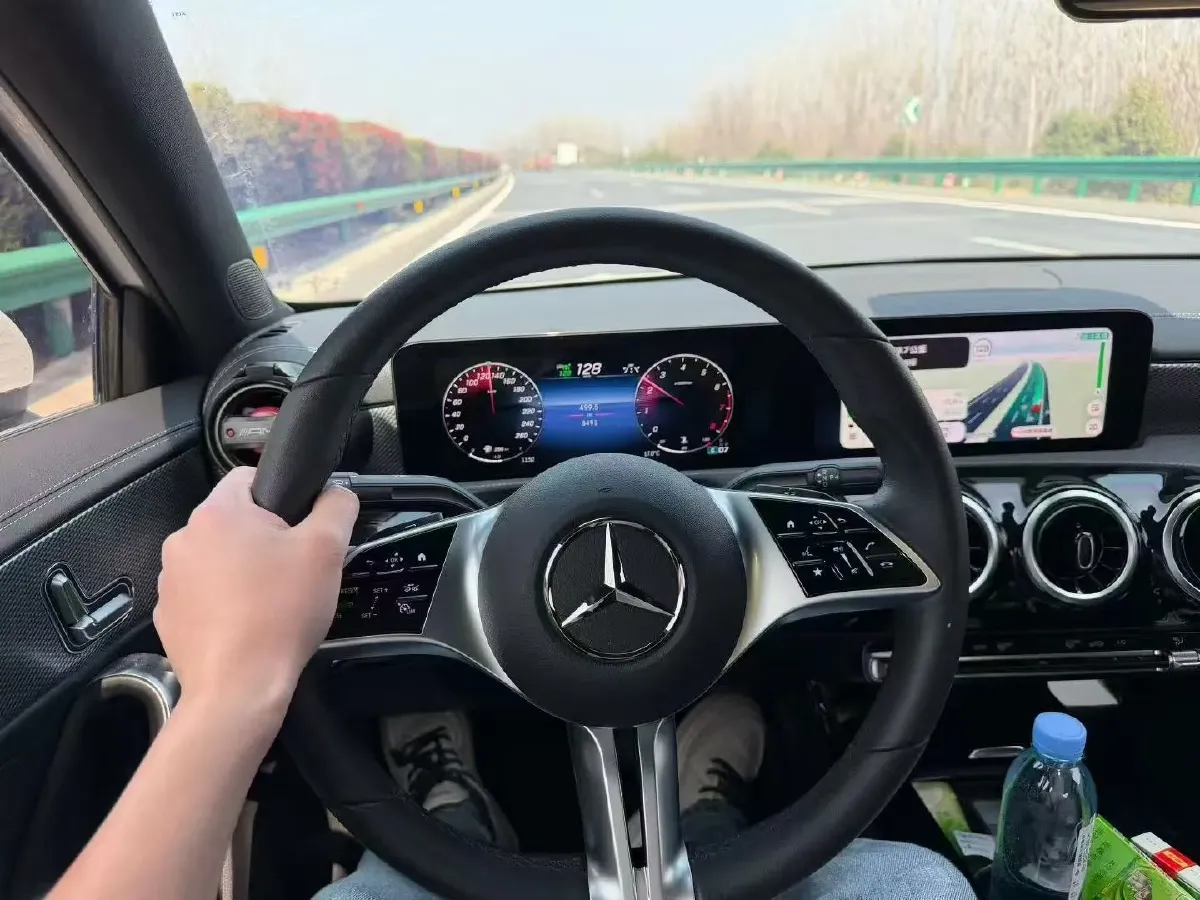 2024 Mercedes-Benz A Class 1.3T 136HP L4 7DCT,autocango,china used car exporter,china ev exporter,chinese used car exporter,chinese used ev exporter