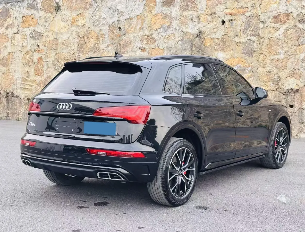 2025 Audi Q5L 2.0T 245HP L4 7DCT,autocango,china used car exporter,china ev exporter,chinese used car exporter,chinese used ev exporter