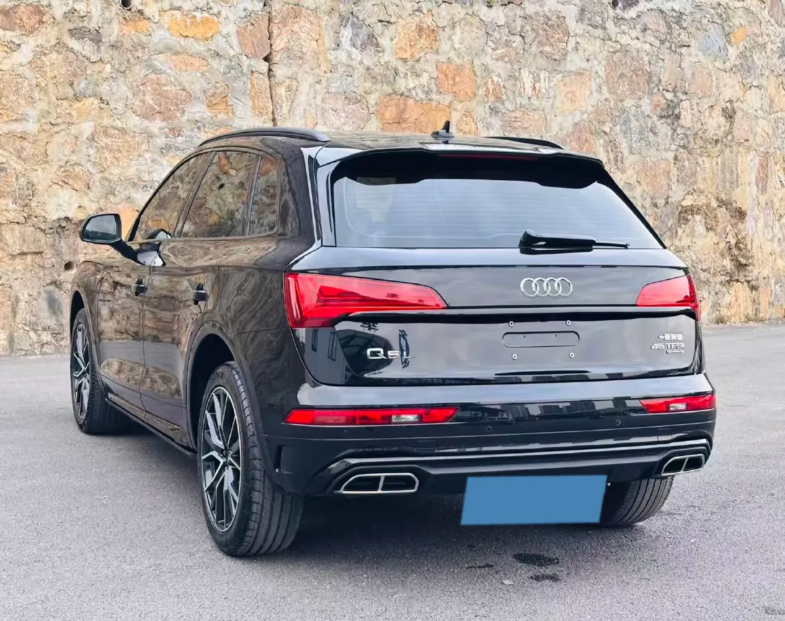 2025 Audi Q5L 2.0T 245HP L4 7DCT,autocango,china used car exporter,china ev exporter,chinese used car exporter,chinese used ev exporter