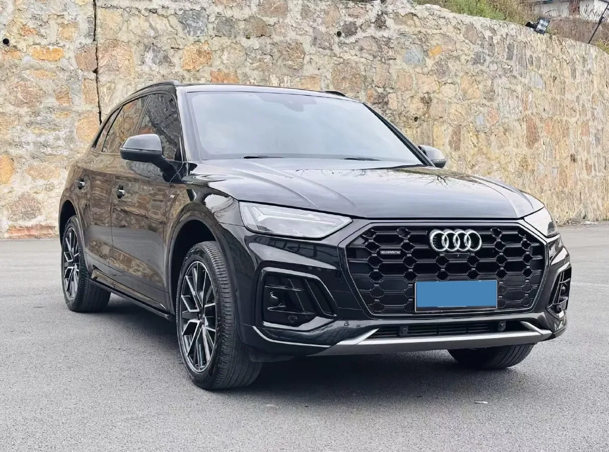 2025 Audi Q5L 2.0T 245HP L4 7DCT,autocango,china used car exporter,china ev exporter,chinese used car exporter,chinese used ev exporter