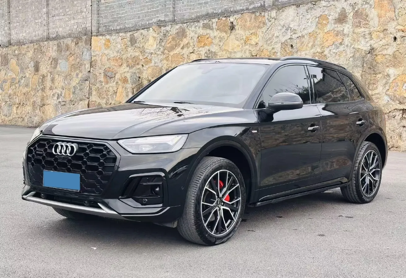 2025 Audi Q5L 2.0T 245HP L4 7DCT,autocango,china used car exporter,china ev exporter,chinese used car exporter,chinese used ev exporter