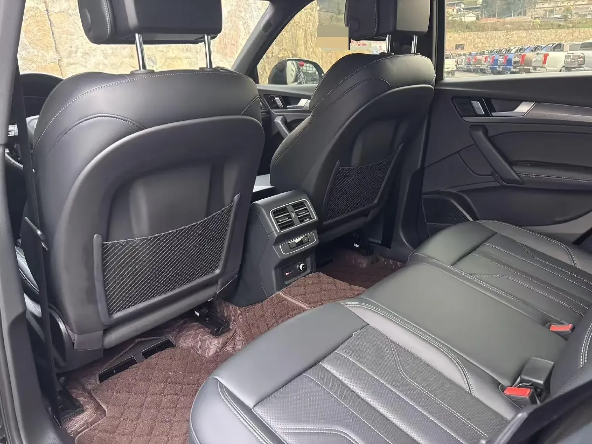 2025 Audi Q5L 2.0T 245HP L4 7DCT,autocango,china used car exporter,china ev exporter,chinese used car exporter,chinese used ev exporter