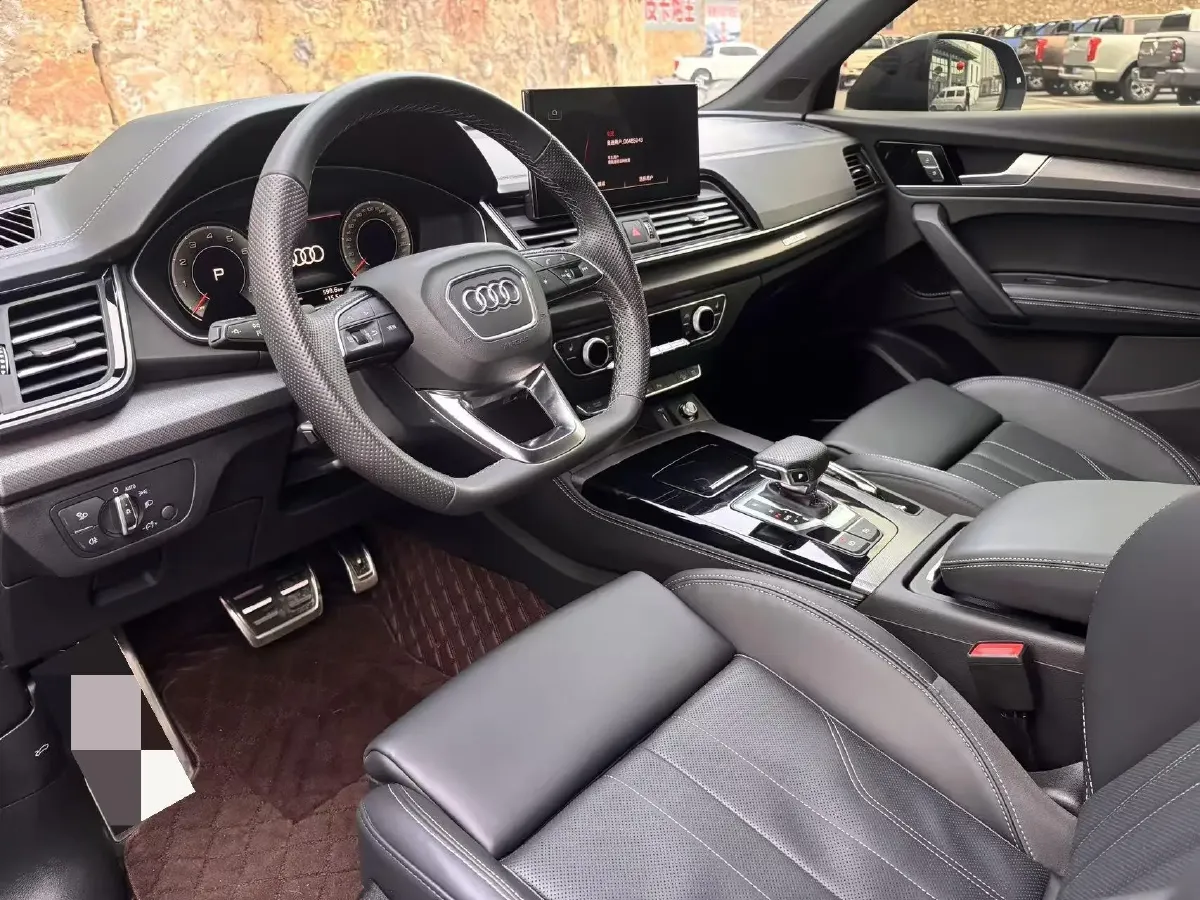 2025 Audi Q5L 2.0T 245HP L4 7DCT,autocango,china used car exporter,china ev exporter,chinese used car exporter,chinese used ev exporter