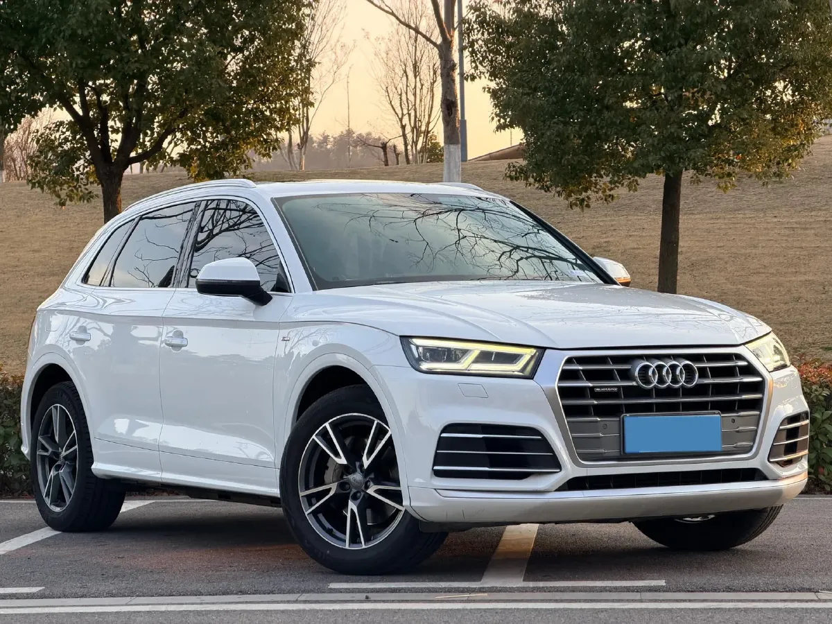 2020 Audi Q5L 2.0T 190HP L4 7DCT,autocango,china used car exporter,china ev exporter,chinese used car exporter,chinese used ev exporter