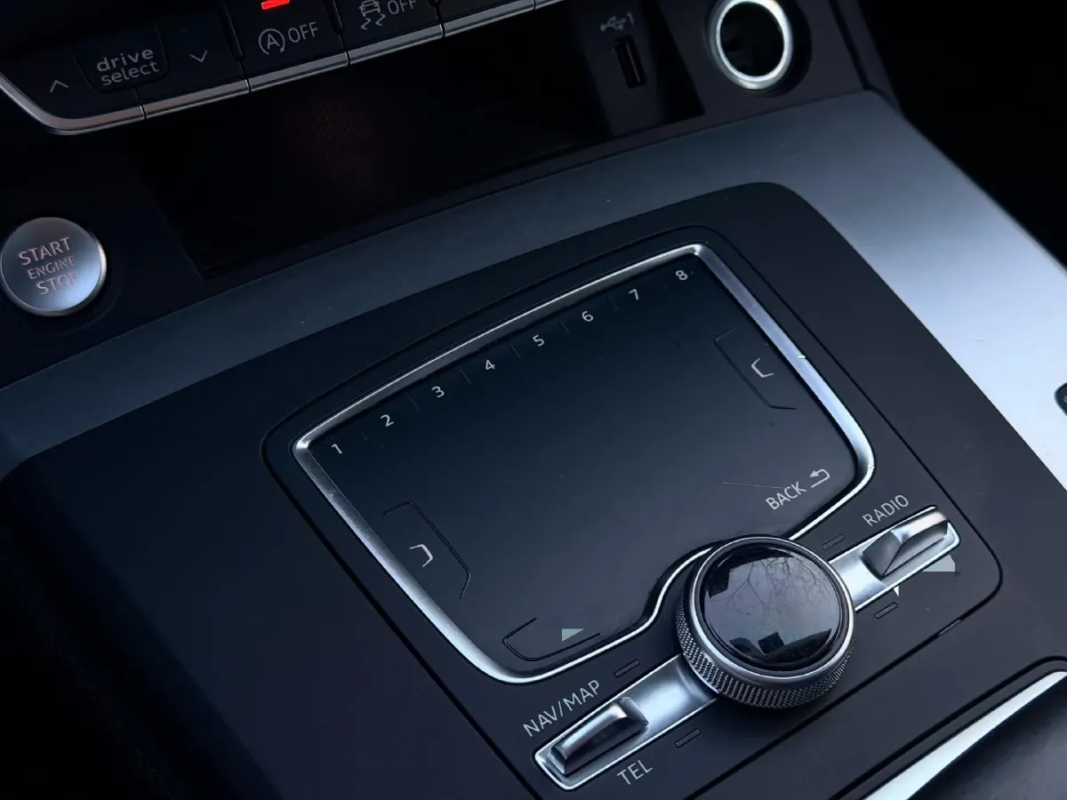 2020 Audi Q5L 2.0T 190HP L4 7DCT,autocango,china used car exporter,china ev exporter,chinese used car exporter,chinese used ev exporter