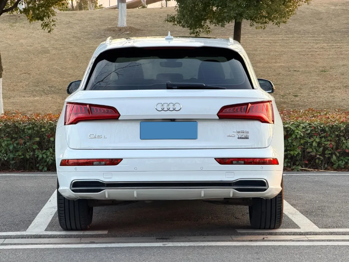 2020 Audi Q5L 2.0T 190HP L4 7DCT,autocango,china used car exporter,china ev exporter,chinese used car exporter,chinese used ev exporter
