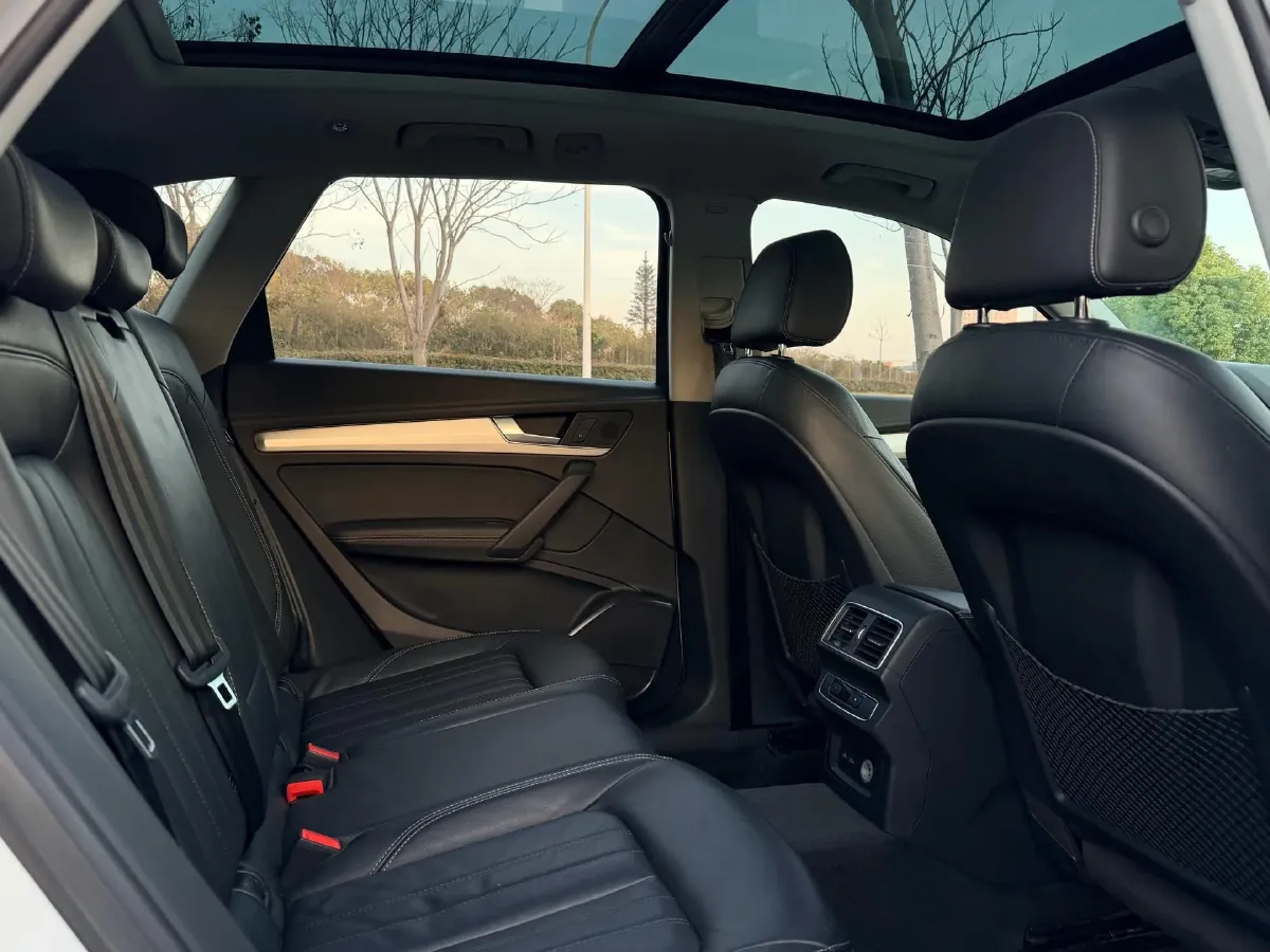 2020 Audi Q5L 2.0T 190HP L4 7DCT,autocango,china used car exporter,china ev exporter,chinese used car exporter,chinese used ev exporter