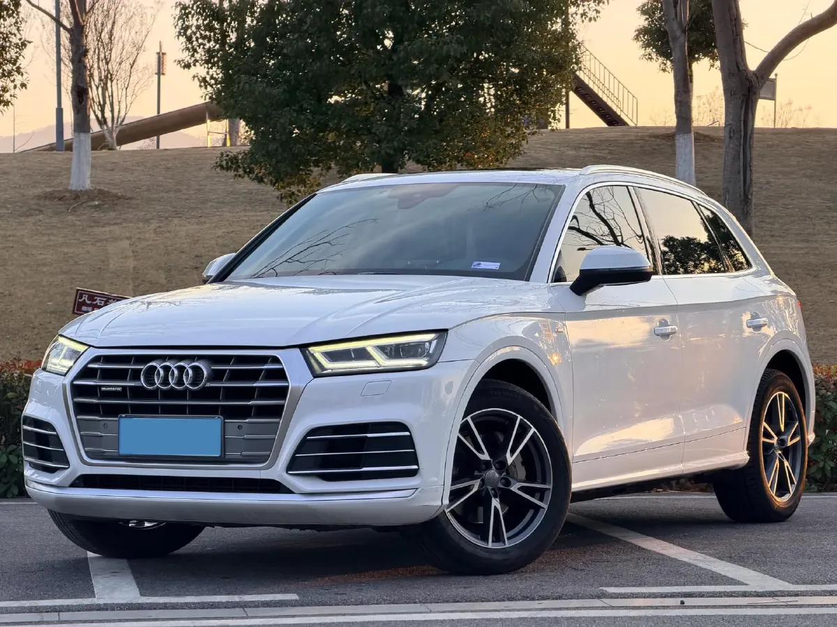 2020 Audi Q5L 2.0T 190HP L4 7DCT,autocango,china used car exporter,china ev exporter,chinese used car exporter,chinese used ev exporter