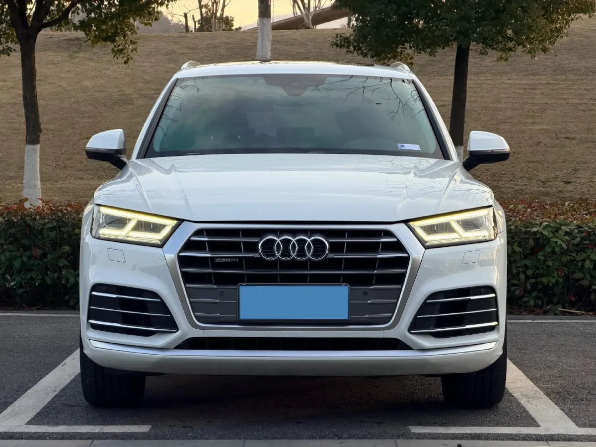 2020 Audi Q5L 2.0T 190HP L4 7DCT,autocango,china used car exporter,china ev exporter,chinese used car exporter,chinese used ev exporter