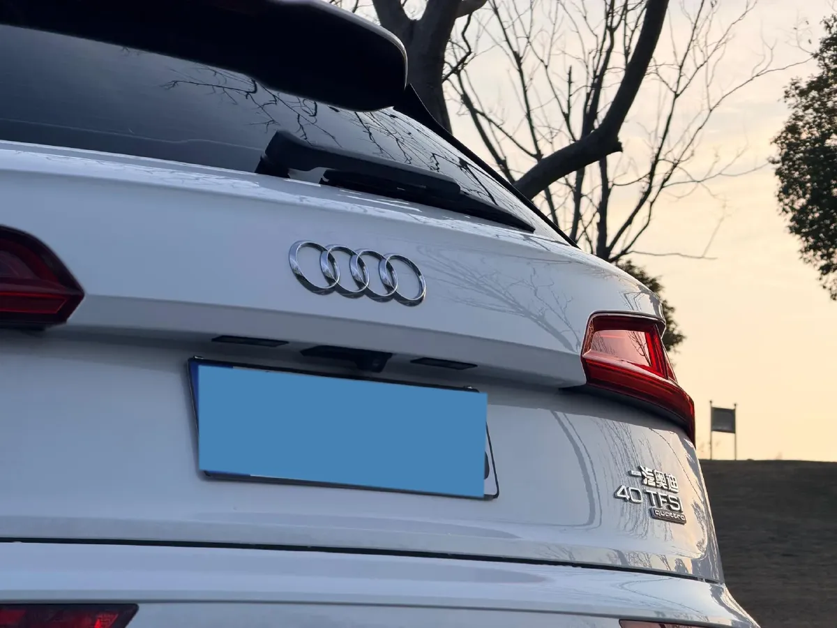 2020 Audi Q5L 2.0T 190HP L4 7DCT,autocango,china used car exporter,china ev exporter,chinese used car exporter,chinese used ev exporter