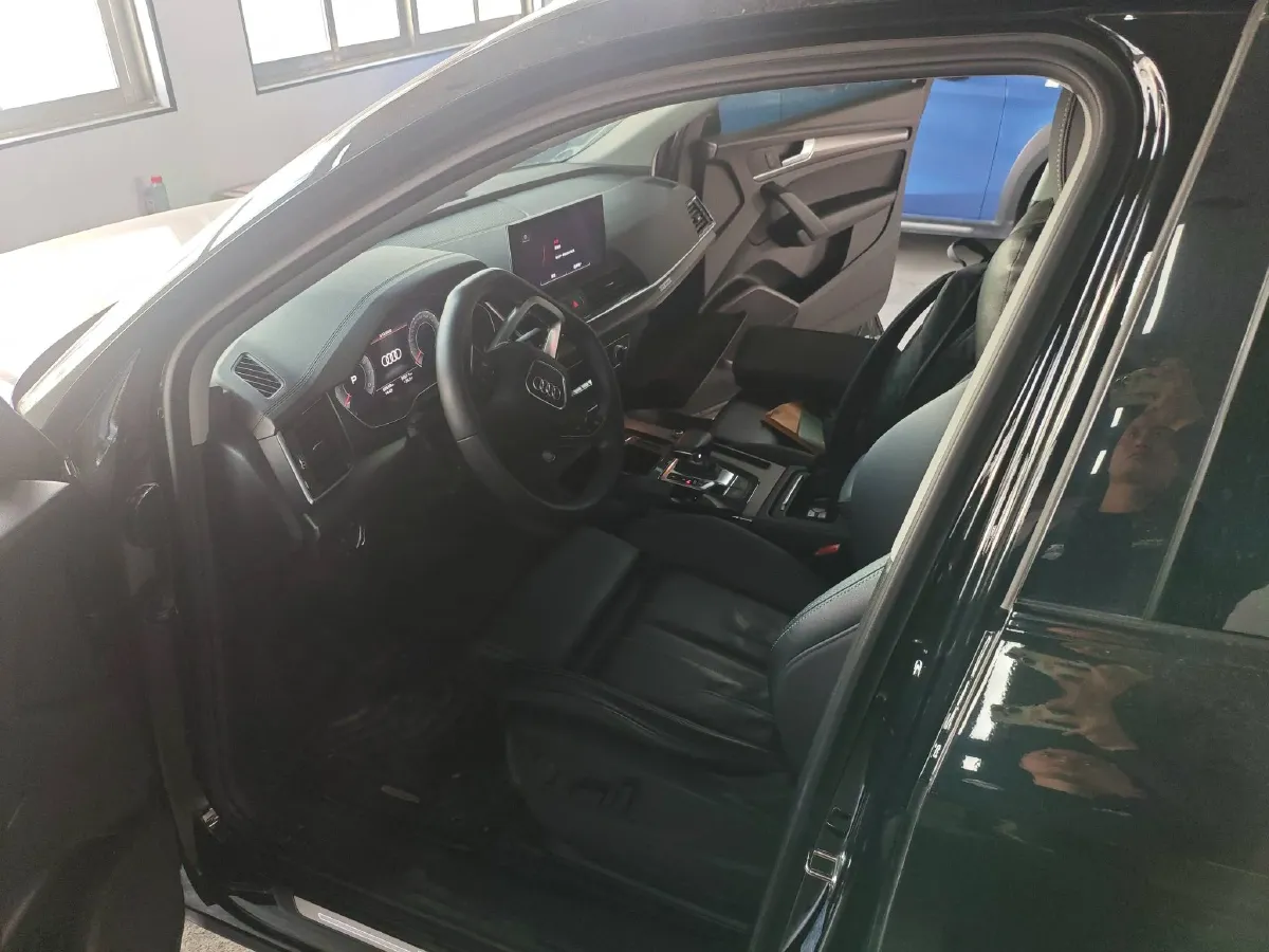 2022 Audi Q5L 2.0T 190HP L4 7DCT,autocango,china used car exporter,china ev exporter,chinese used car exporter,chinese used ev exporter