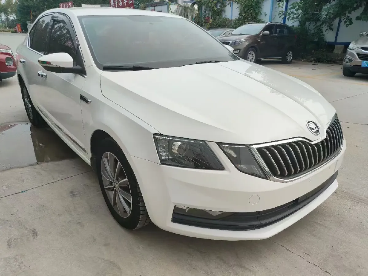 2019 Skoda Octavia 1.5L 116HP L4 6AT,autocango,china used car exporter,china ev exporter,chinese used car exporter,chinese used ev exporter