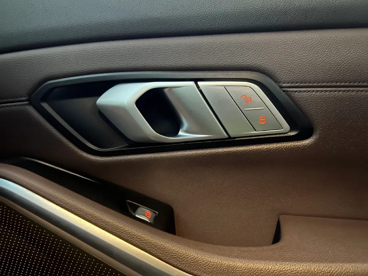 2022 BMW 3 Series 2.0T 156HP L4 8AT,autocango,china used car exporter,china ev exporter,chinese used car exporter,chinese used ev exporter