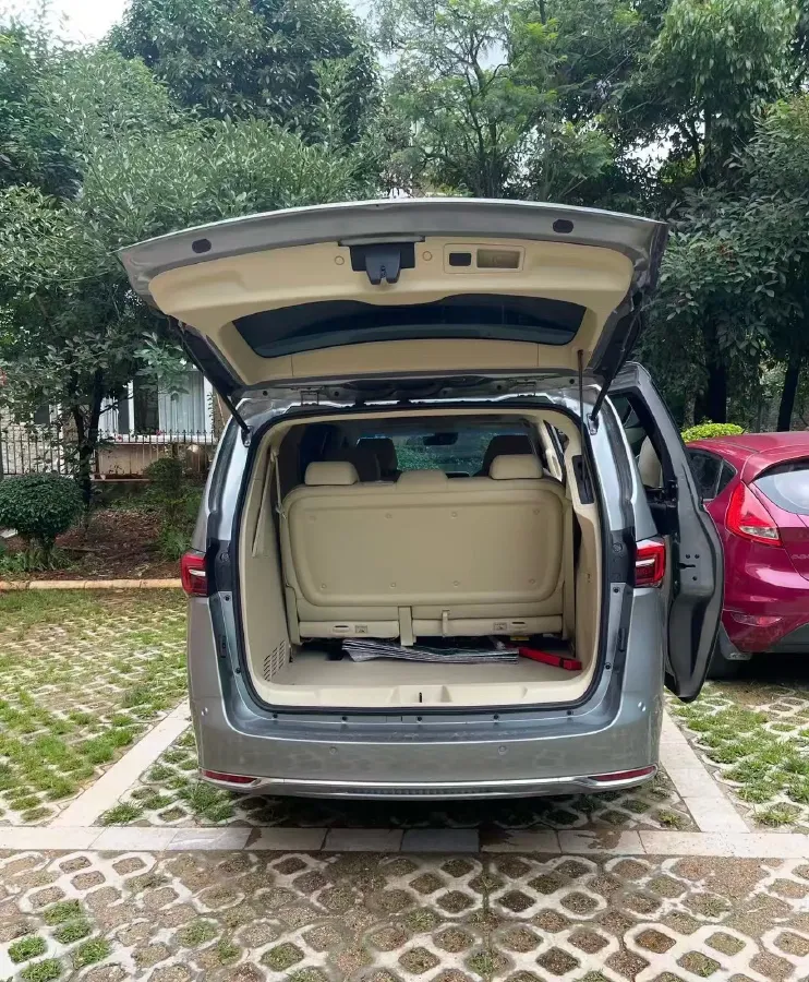 2022 Buick GL8 2.0T 237HP L4 9AT,autocango,china used car exporter,china ev exporter,chinese used car exporter,chinese used ev exporter