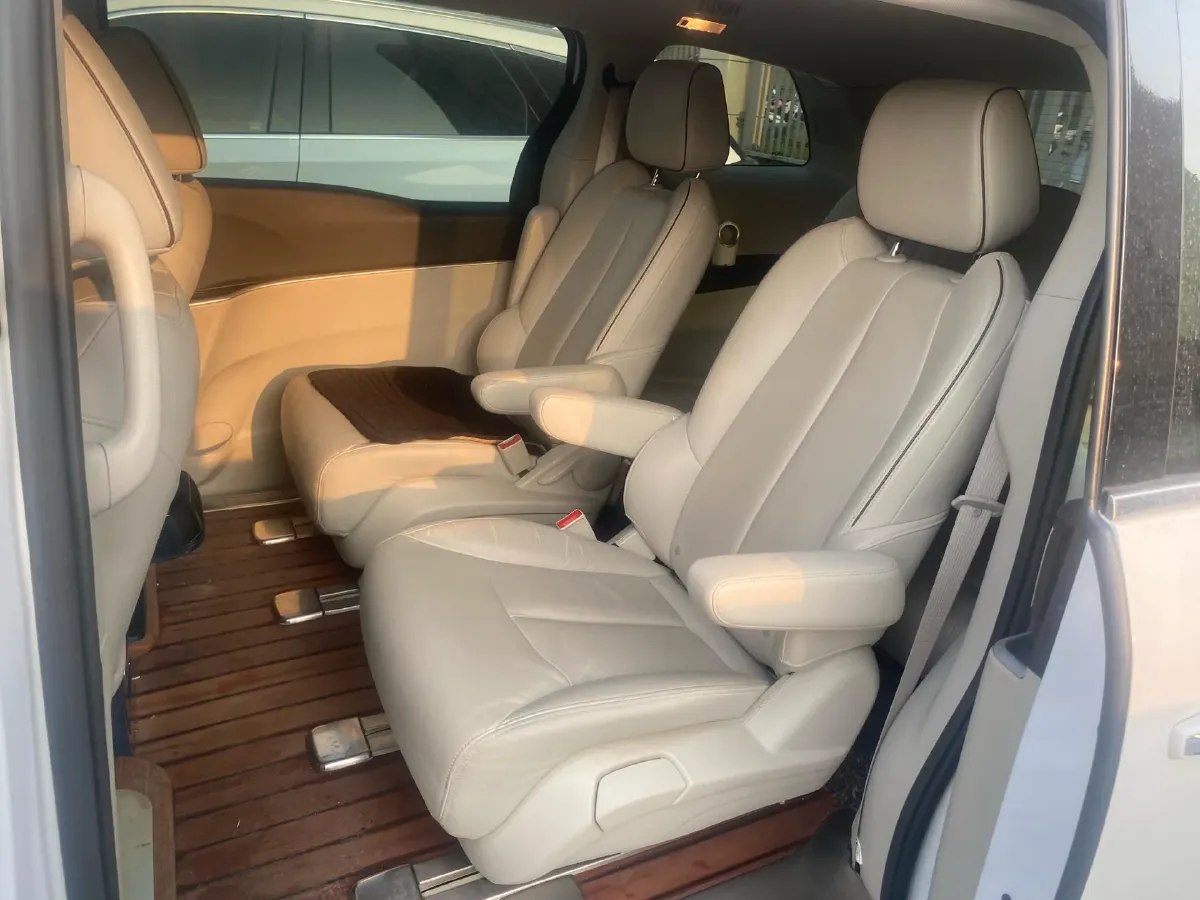 2021 Buick GL8 2.0T 237HP L4 9AT,autocango,china used car exporter,china ev exporter,chinese used car exporter,chinese used ev exporter