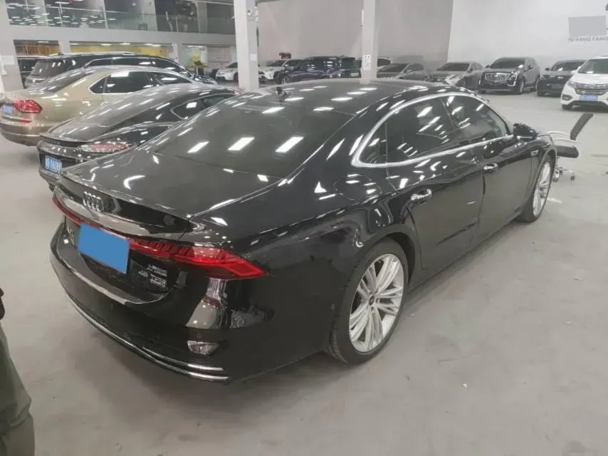 2024 Audi A7L 2.0T 245HP L4 7DCT,autocango,china used car exporter,china ev exporter,chinese used car exporter,chinese used ev exporter