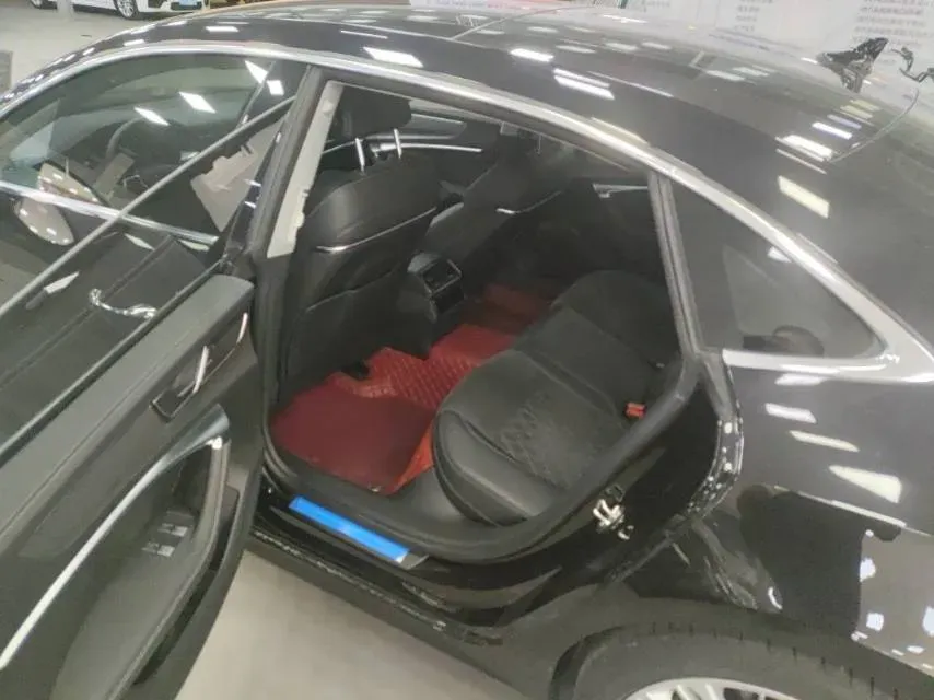 2024 Audi A7L 2.0T 245HP L4 7DCT,autocango,china used car exporter,china ev exporter,chinese used car exporter,chinese used ev exporter