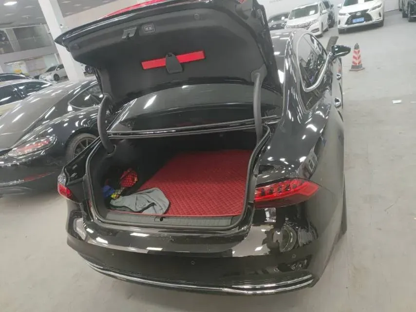 2024 Audi A7L 2.0T 245HP L4 7DCT,autocango,china used car exporter,china ev exporter,chinese used car exporter,chinese used ev exporter