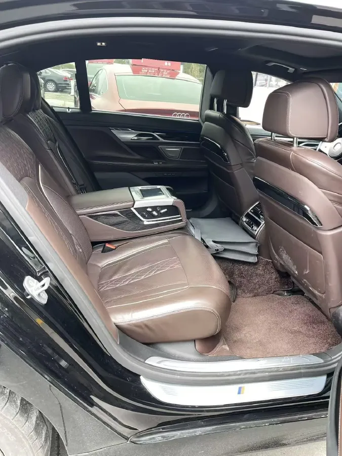 2019 BMW 7 Series 2.0T 265HP L4 8AT,autocango,china used car exporter,china ev exporter,chinese used car exporter,chinese used ev exporter
