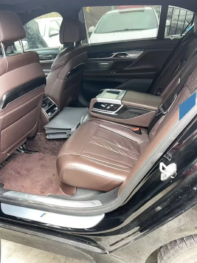 2019 BMW 7 Series 2.0T 265HP L4 8AT,autocango,china used car exporter,china ev exporter,chinese used car exporter,chinese used ev exporter
