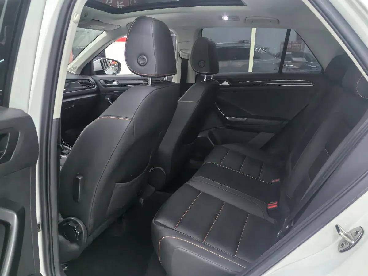 2021 Volkswagen T-Roc 1.4T 150HP L4 7DCT,autocango,china used car exporter,china ev exporter,chinese used car exporter,chinese used ev exporter