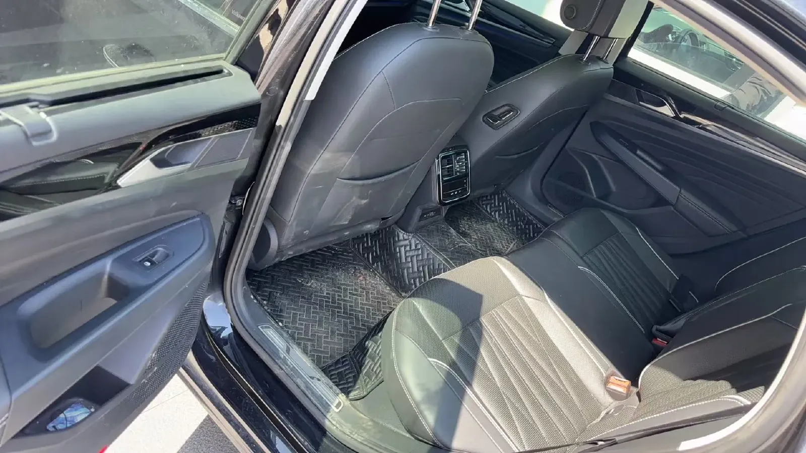 2023 Volkswagen Passat 2.0T 186HP L4 7DCT,autocango,china used car exporter,china ev exporter,chinese used car exporter,chinese used ev exporter