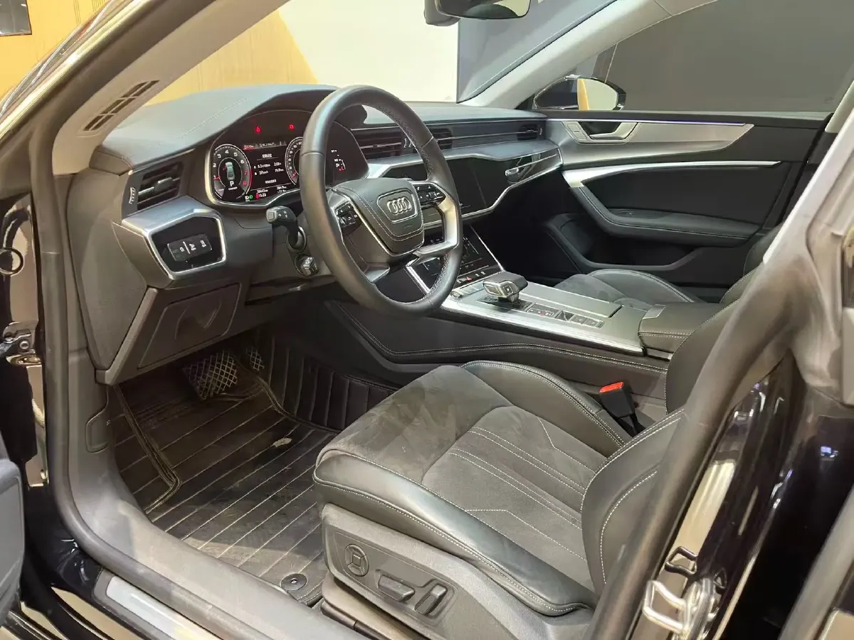 2024 Audi A7L 2.0T 245HP L4 7DCT,autocango,china used car exporter,china ev exporter,chinese used car exporter,chinese used ev exporter