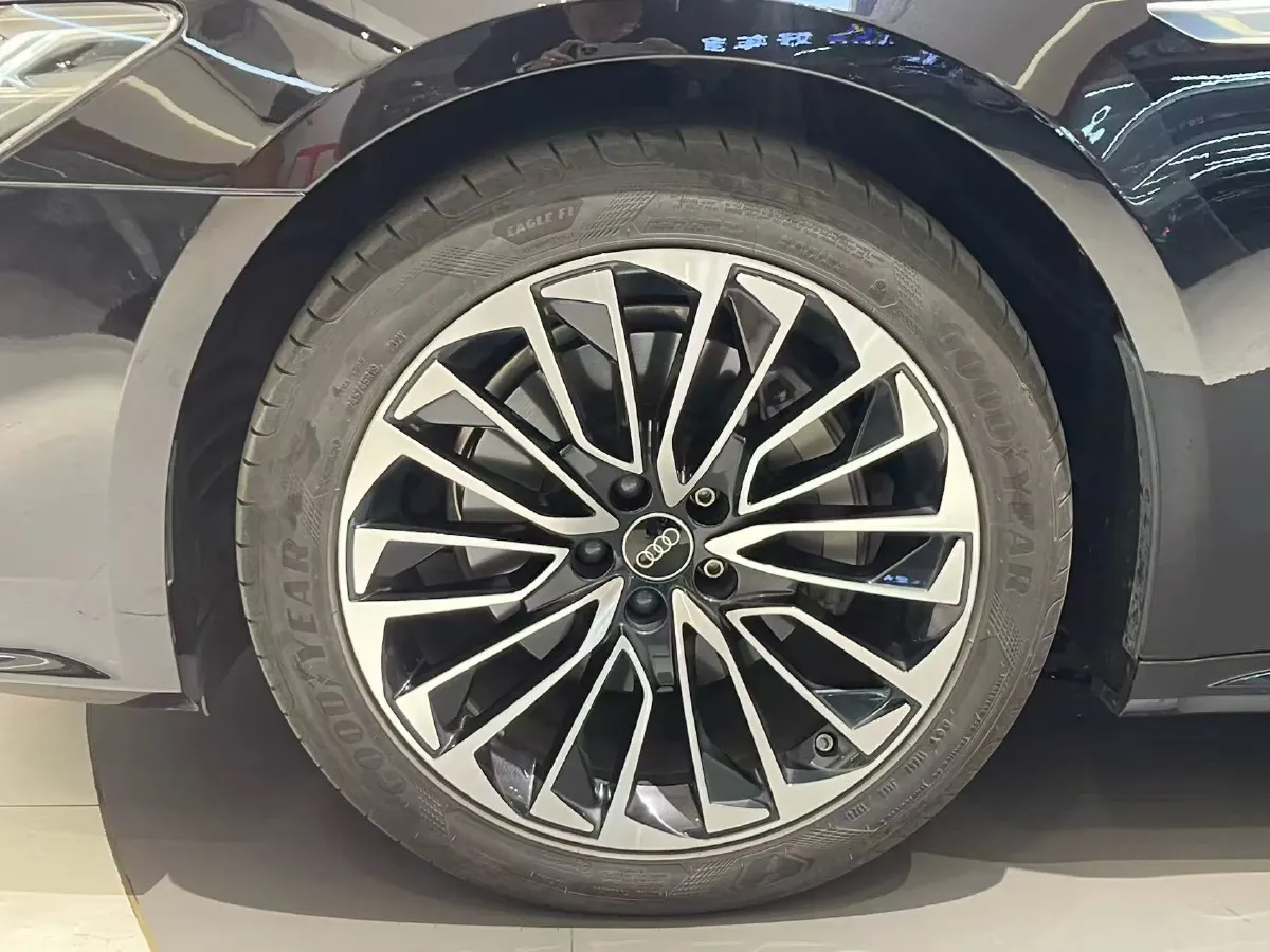 2024 Audi A7L 2.0T 245HP L4 7DCT,autocango,china used car exporter,china ev exporter,chinese used car exporter,chinese used ev exporter