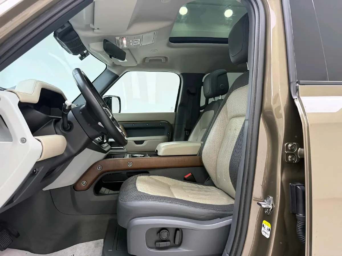 2022 Land Rover Defender 3.0T 400HP L6 8AT,autocango,china used car exporter,china ev exporter,chinese used car exporter,chinese used ev exporter