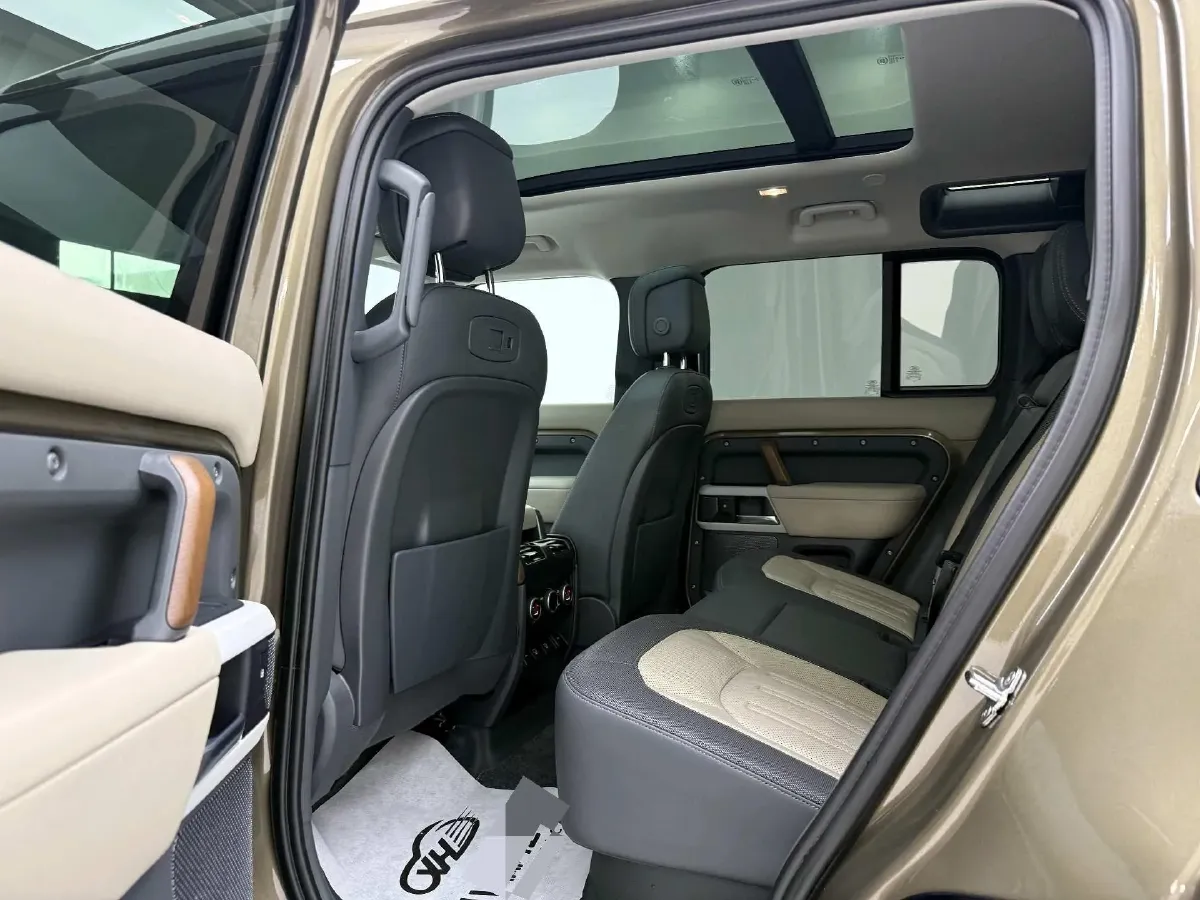 2022 Land Rover Defender 3.0T 400HP L6 8AT,autocango,china used car exporter,china ev exporter,chinese used car exporter,chinese used ev exporter