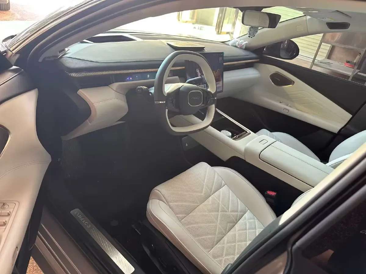 2025 LYNK&CO 10 EM-P 1.5T 163HP L4 3DHT PHEV,autocango,china used car exporter,china ev exporter,chinese used car exporter,chinese used ev exporter