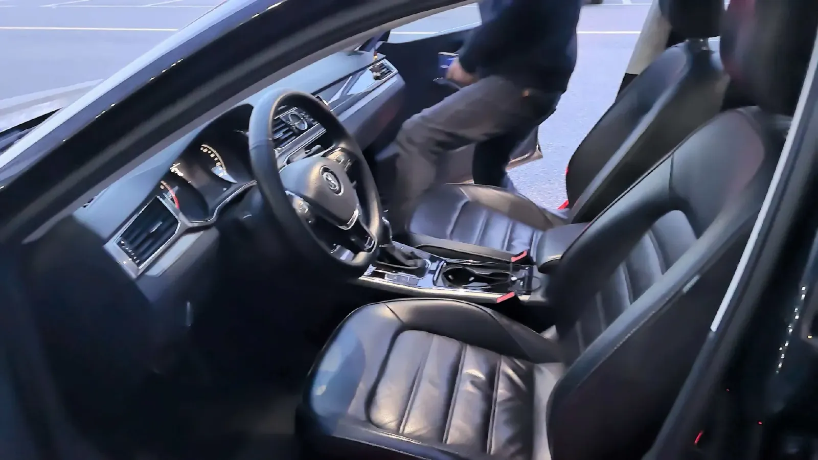 2017 Volkswagen Passat 1.8T 180HP L4 7DCT,autocango,china used car exporter,china ev exporter,chinese used car exporter,chinese used ev exporter