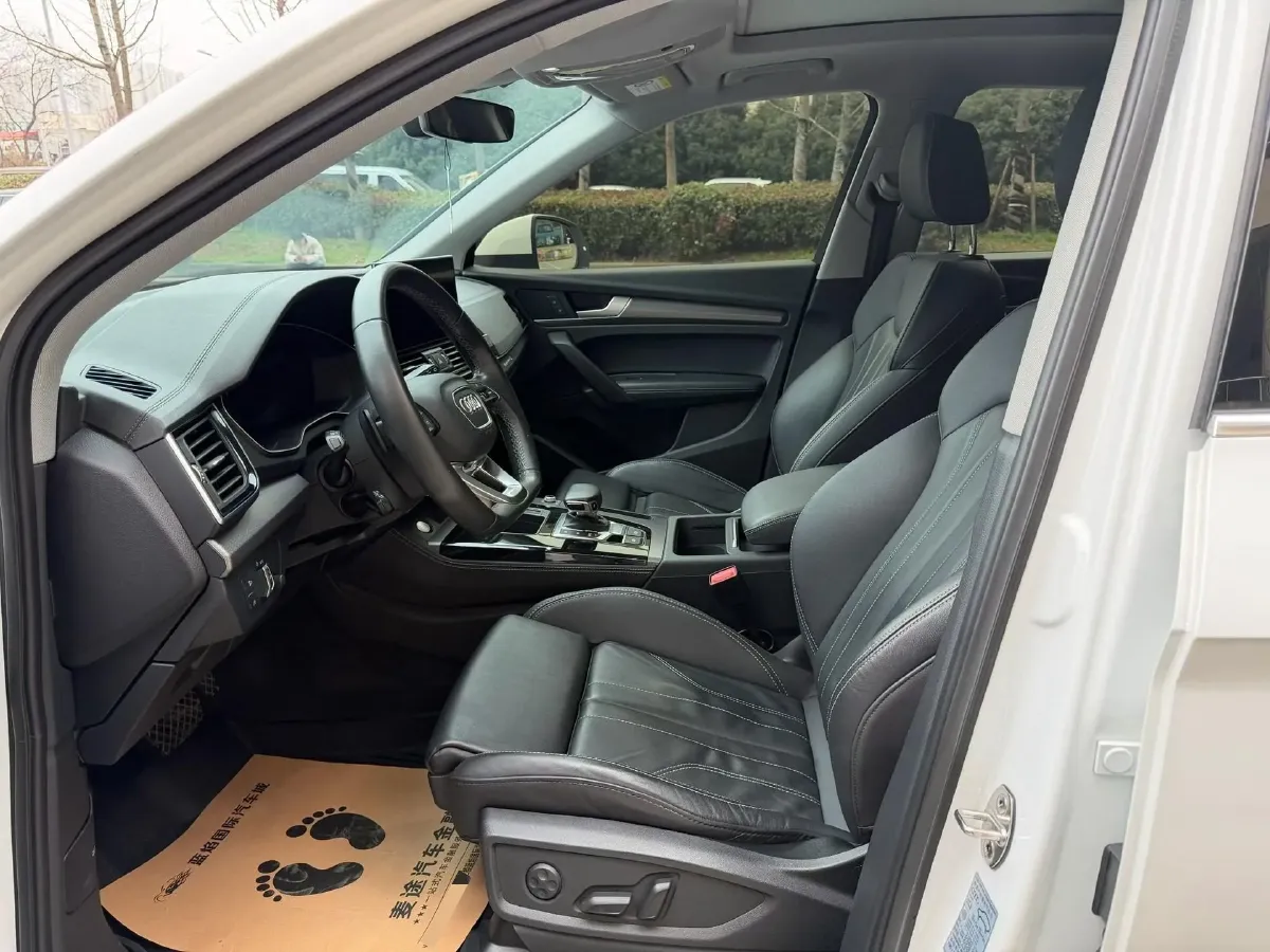 2022 Audi Q5L 2.0T 190HP L4 7DCT,autocango,china used car exporter,china ev exporter,chinese used car exporter,chinese used ev exporter